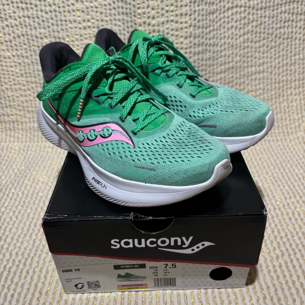 Saucony Ride 16 Sneakers Size 7.5 Wide Green Pink